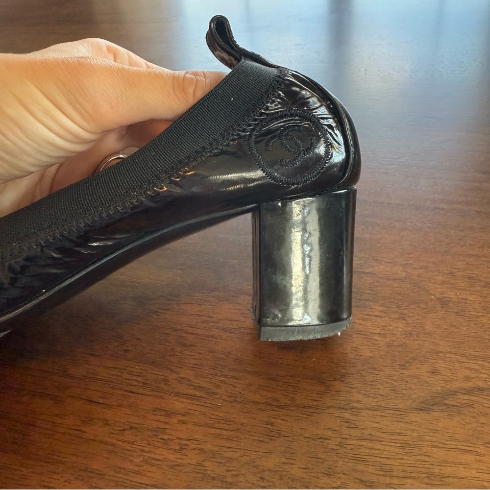CHANEL CC Black Patent Ballet Pumps | Size 7.5 - Picture 6 of 7